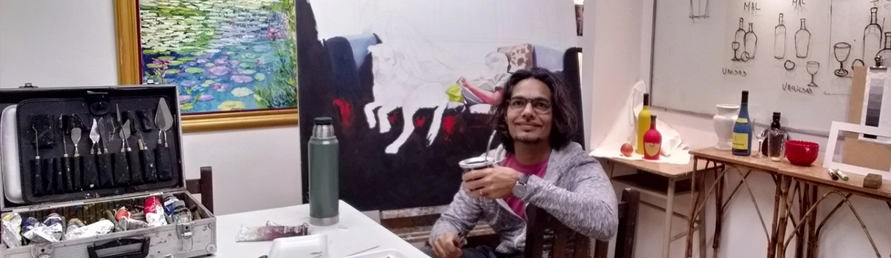 Sergio Caffarena tomando mate y pintando